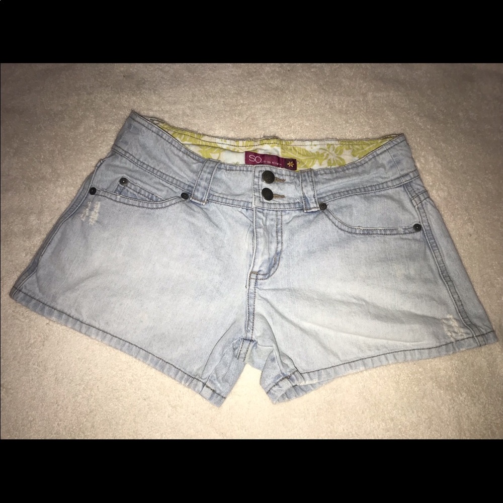SO light denim shorts